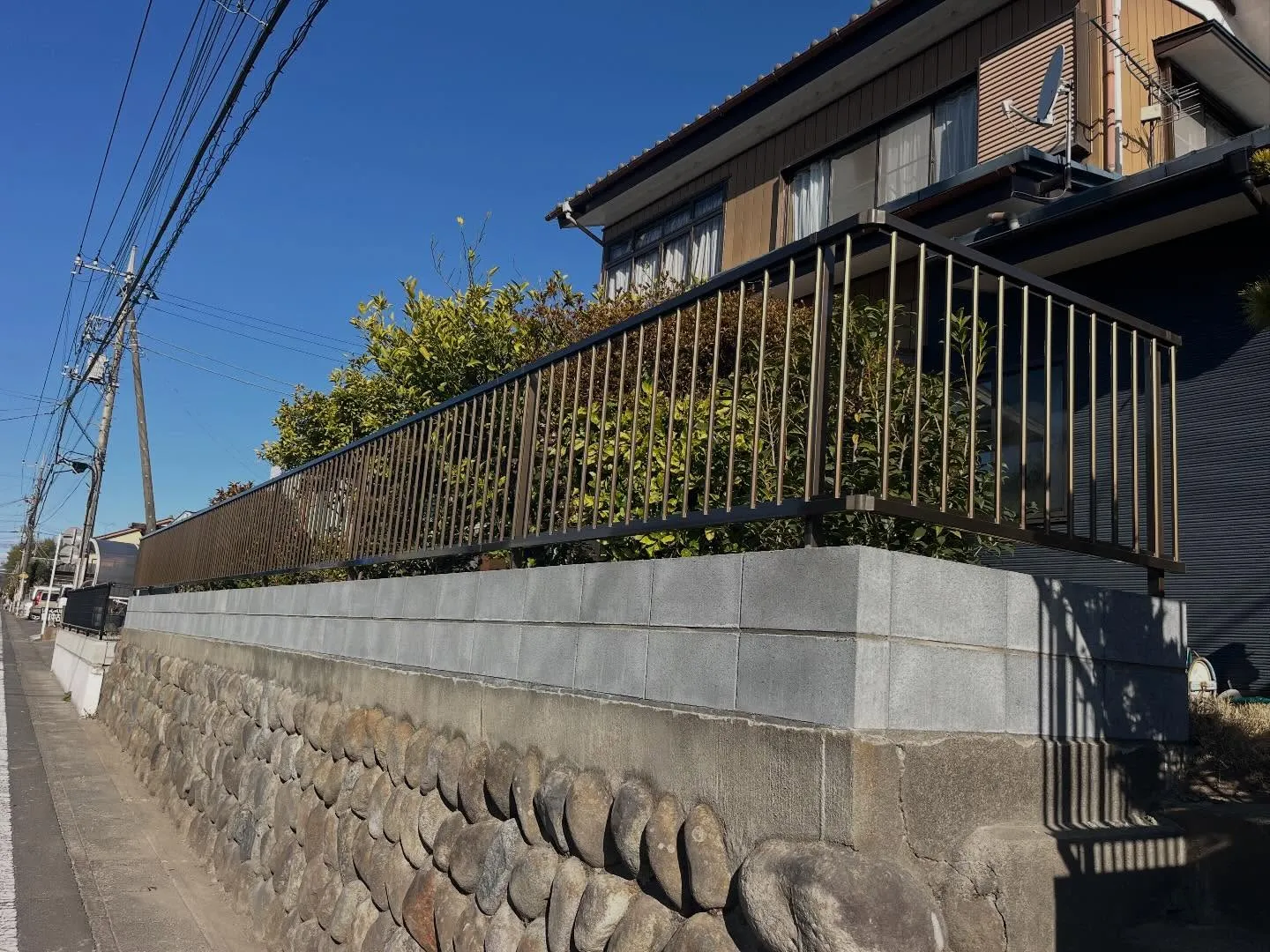 桐生市でのお住まいの安全性を確保するためには、老朽化したブロ...