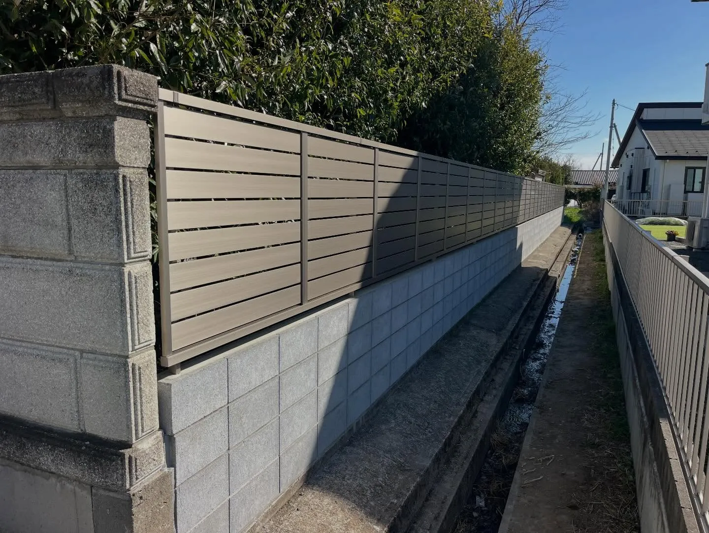 伊勢崎市にお住まいの皆さん、古くなった境界ブロックやフェンス...