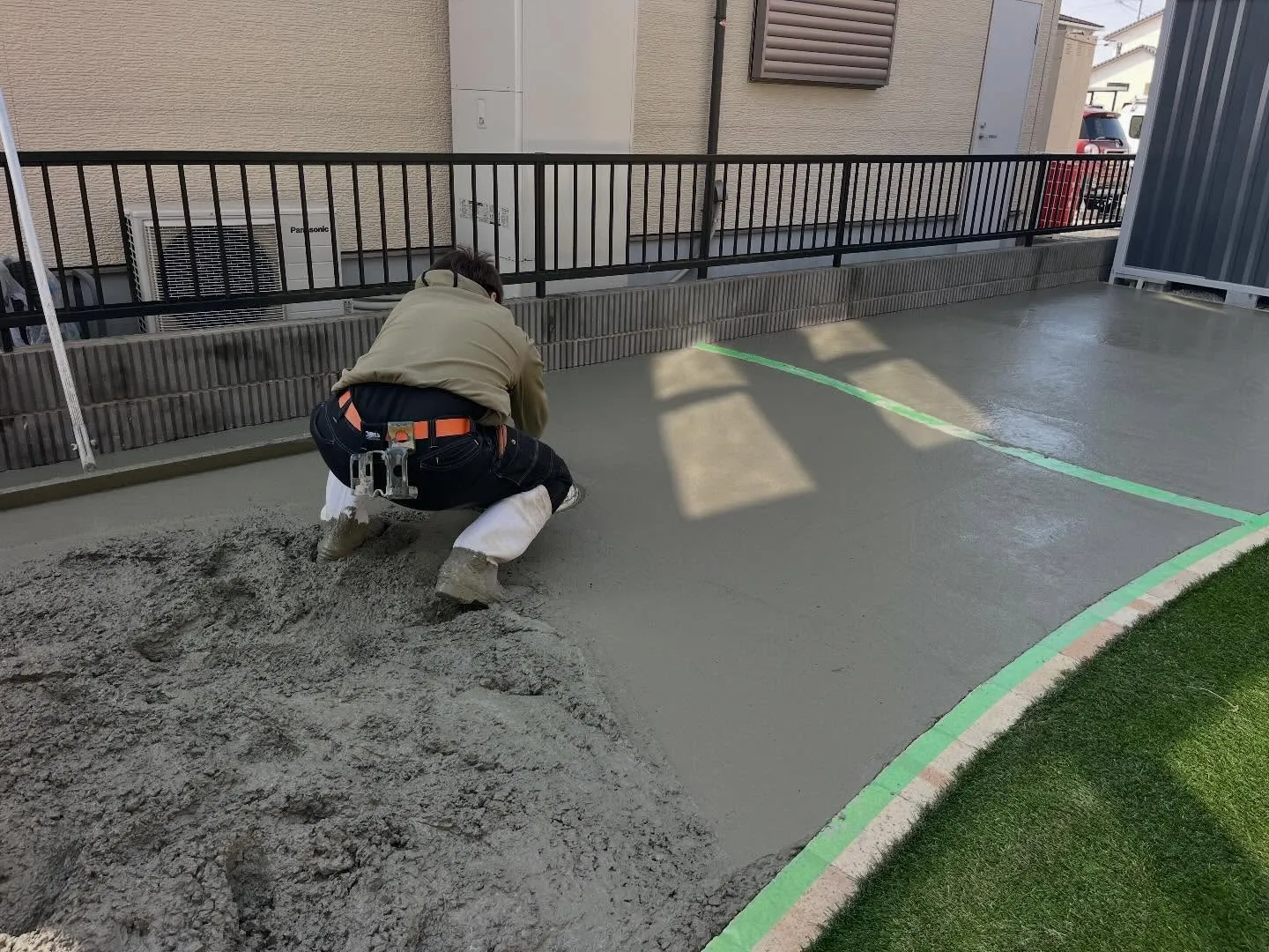 春が近づき、土間コンクリート工事が再開される時期になりました...