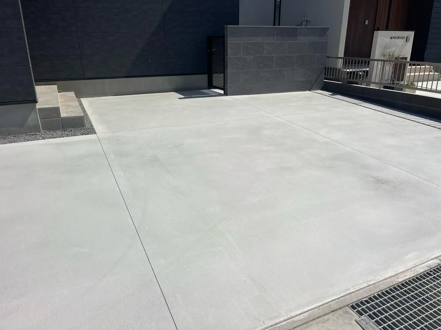 新しい駐車場のデザインを計画する際、使いやすさと美観を考慮し...