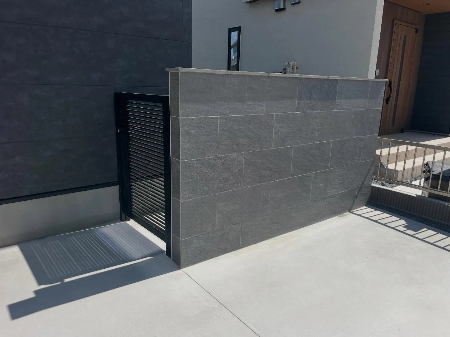 新しい駐車場のデザインを計画する際、使いやすさと美観を考慮し...