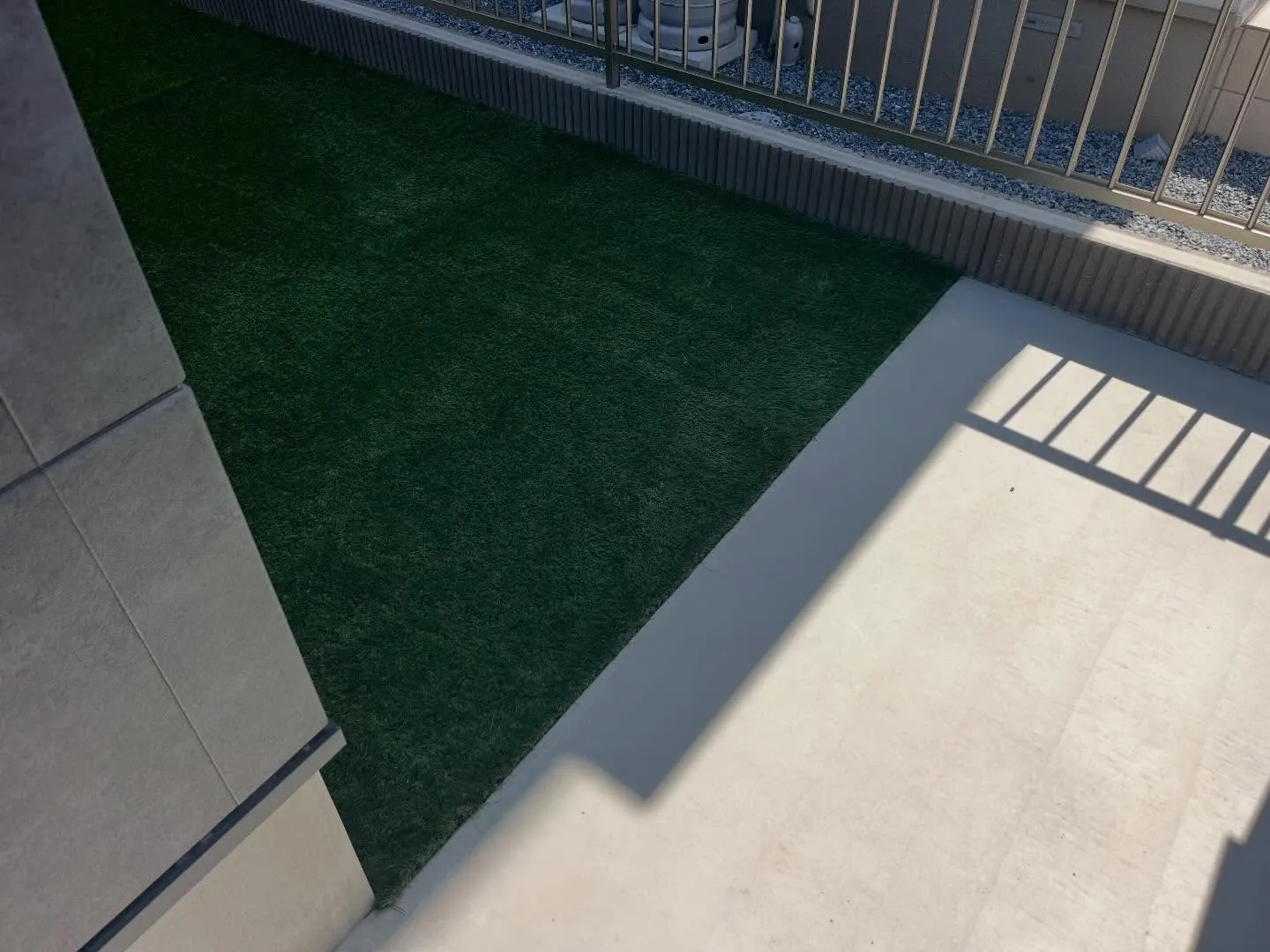 新しい駐車場のデザインを計画する際、使いやすさと美観を考慮し...