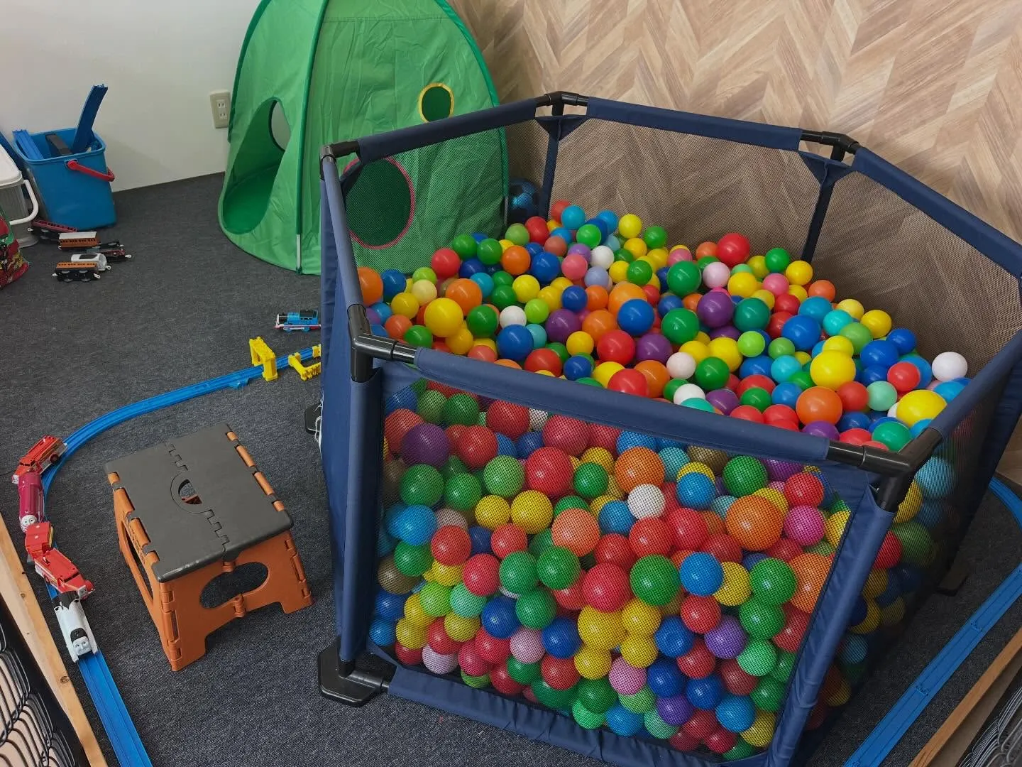 日曜日の早朝から予定がぎっしりと詰まっており、今日は3件の打...